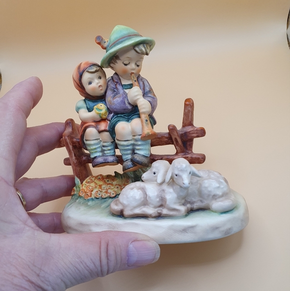 Goebel #99 Enventide figurine - Picture 4 of 7